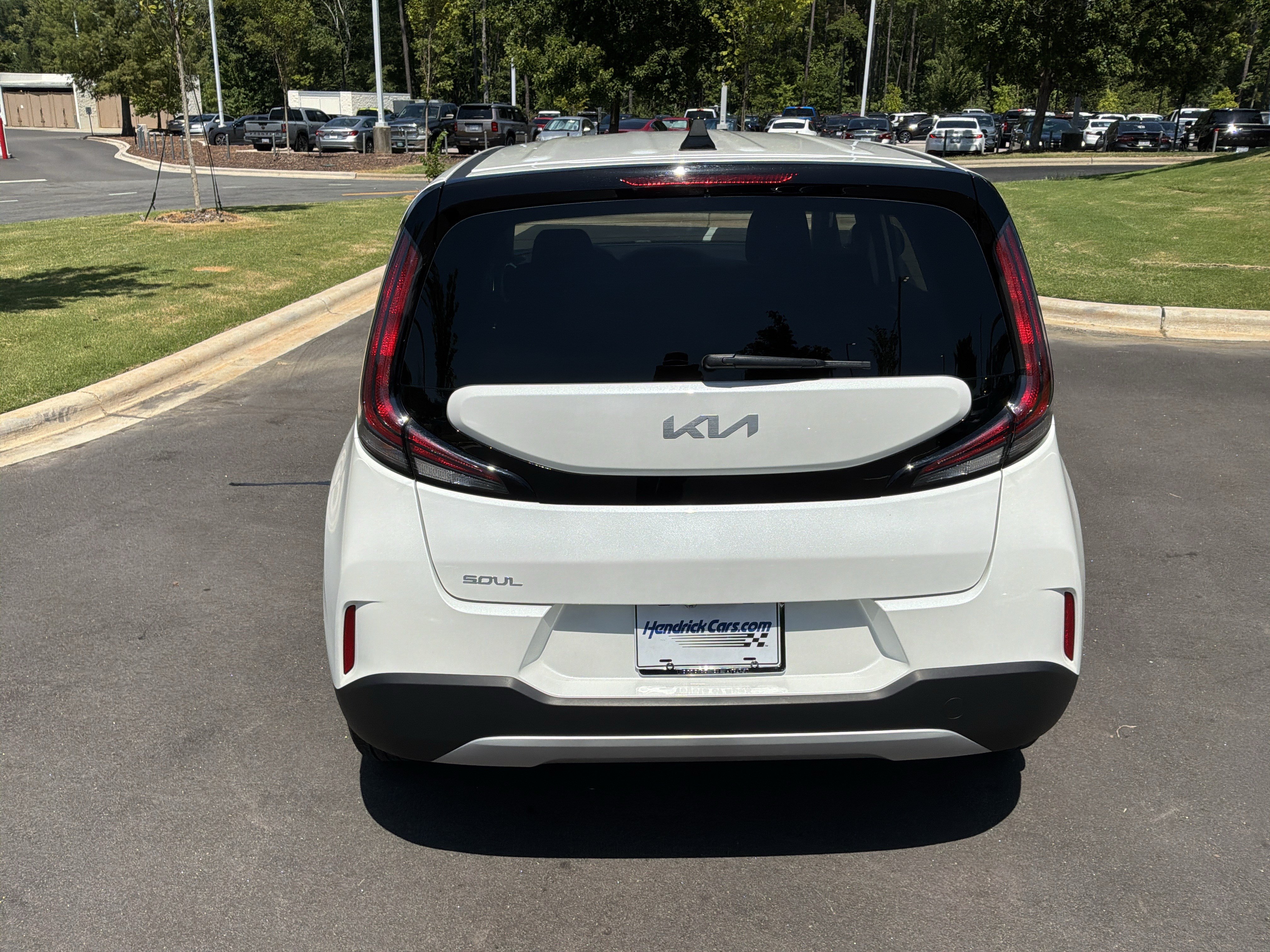 Used 2025 Kia Soul LX w/ LX Technology Package FWD image 9