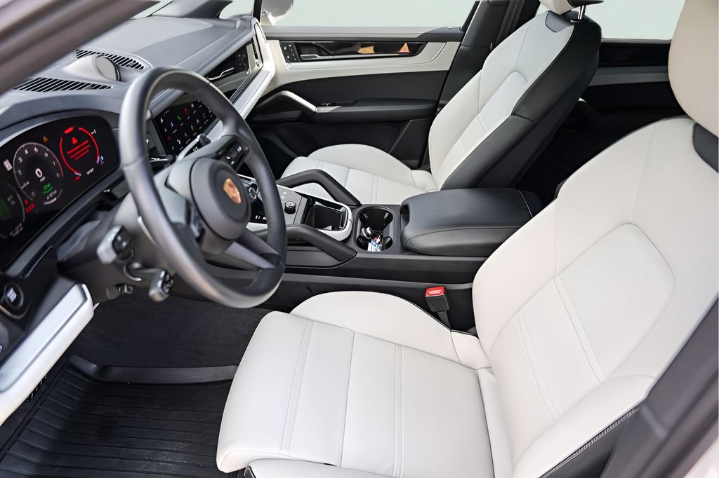 Used 2025 Porsche Cayenne E-Hybrid Coupe AWD/4WD image 12