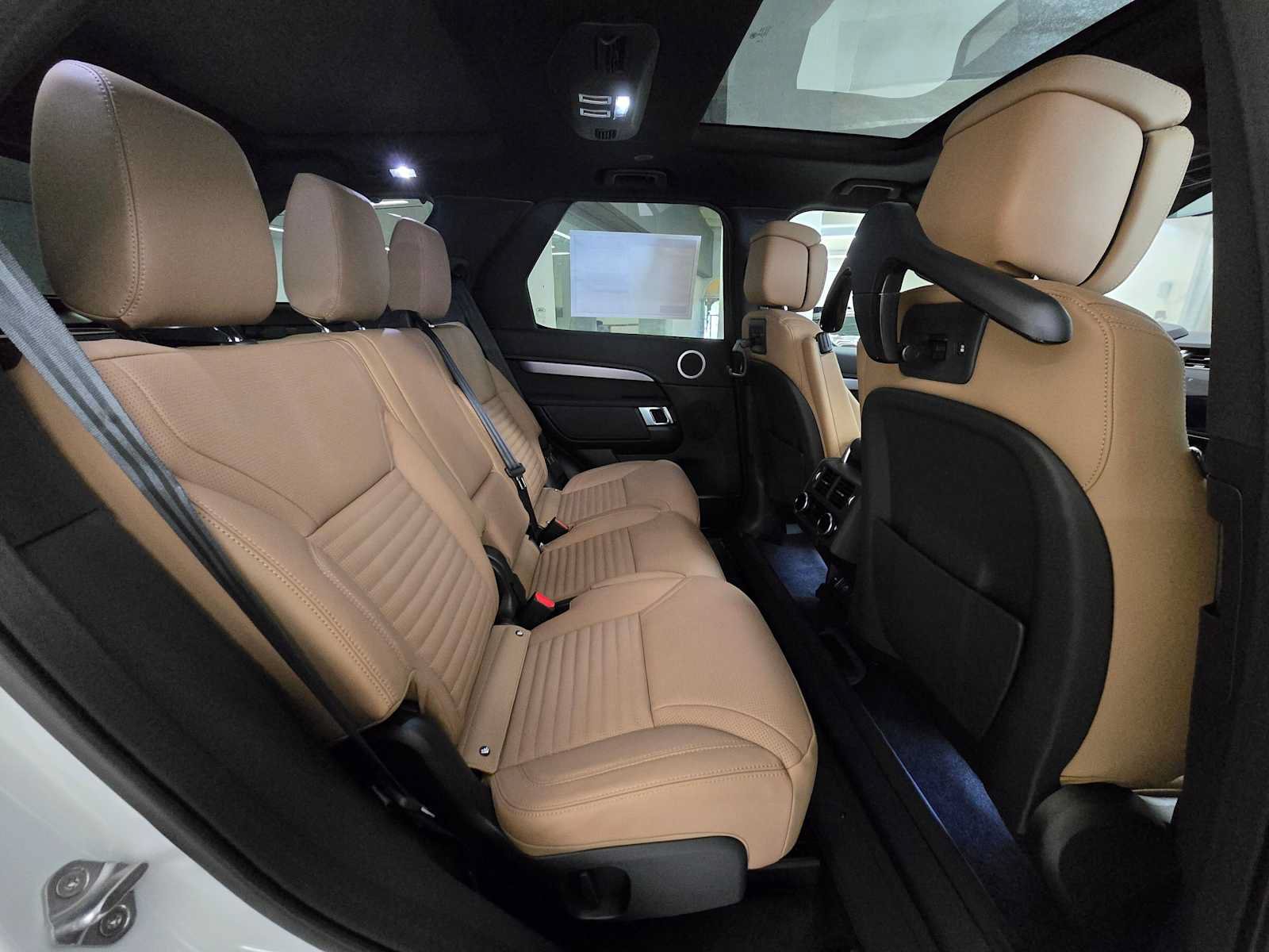 New 2026 Land Rover Discovery Limited Edition AWD/4WD image 12
