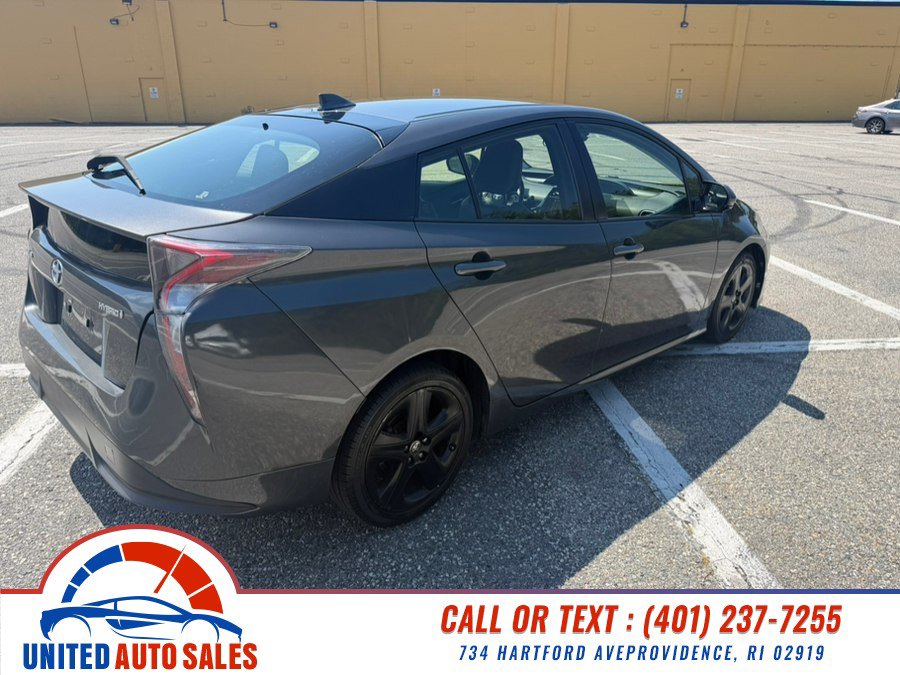 Used 2016 Toyota Prius Four FWD image 5