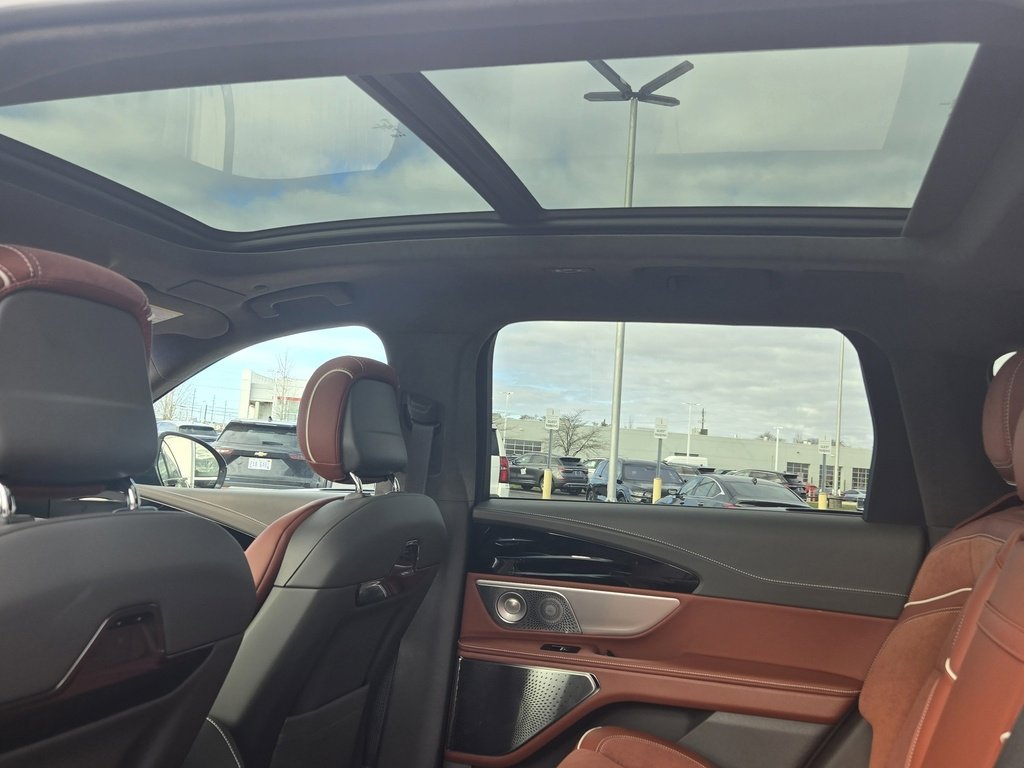 Certified 2024 Lincoln Nautilus Black Label image 8