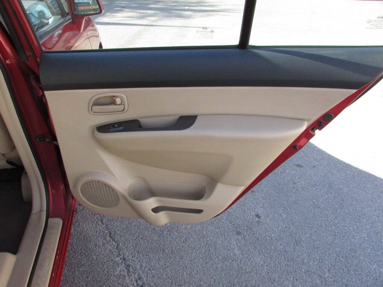 Used 2007 Kia Rondo LX w/ Convenience Pkg FWD image 36