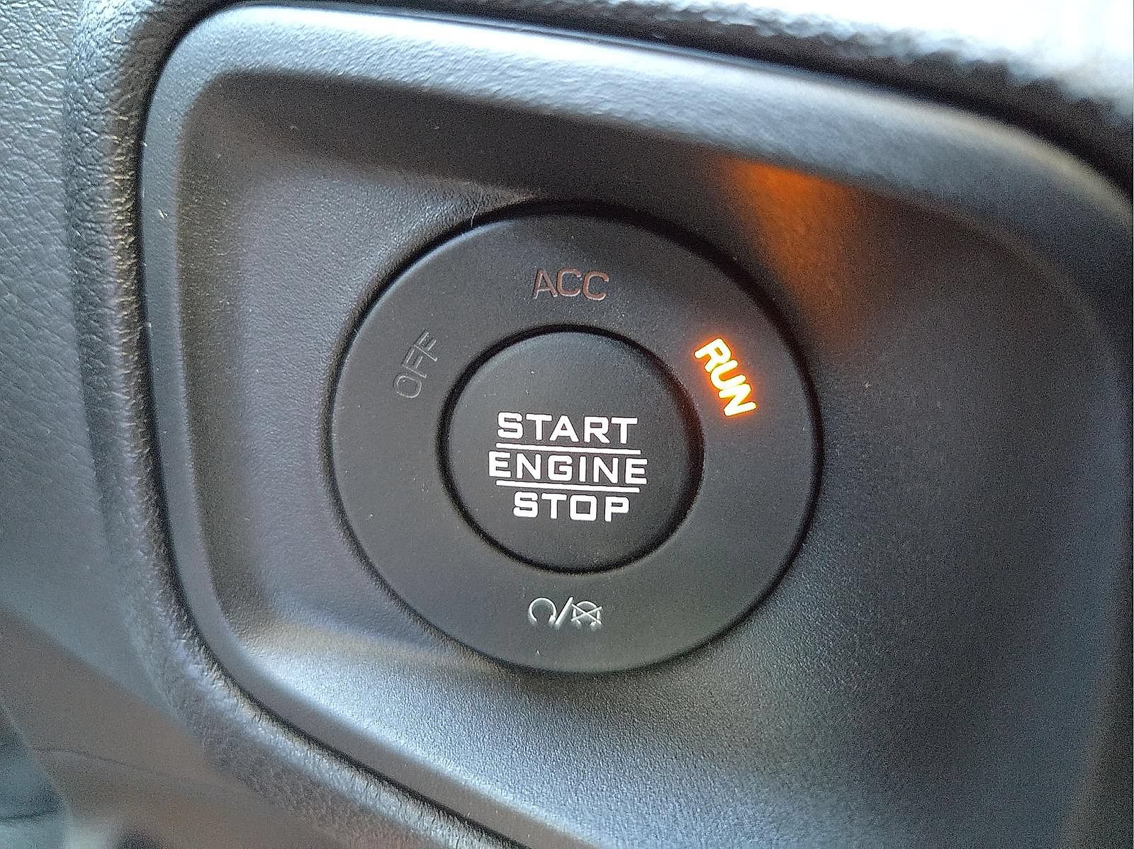 Used 2025 Jeep Gladiator Sport AWD/4WD image 21
