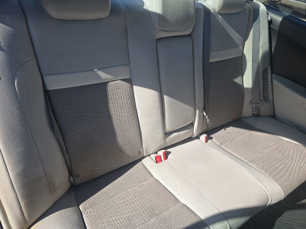 Used 2014 Toyota Camry LE image 16