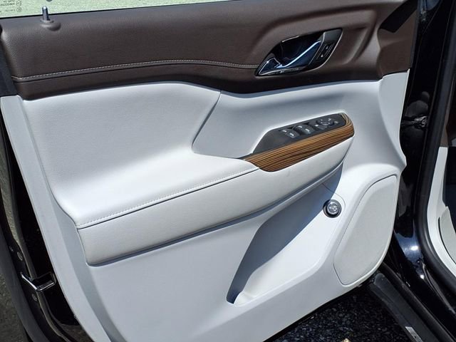 Used 2022 GMC Acadia SLE w/ Driver Convenience Package image 3