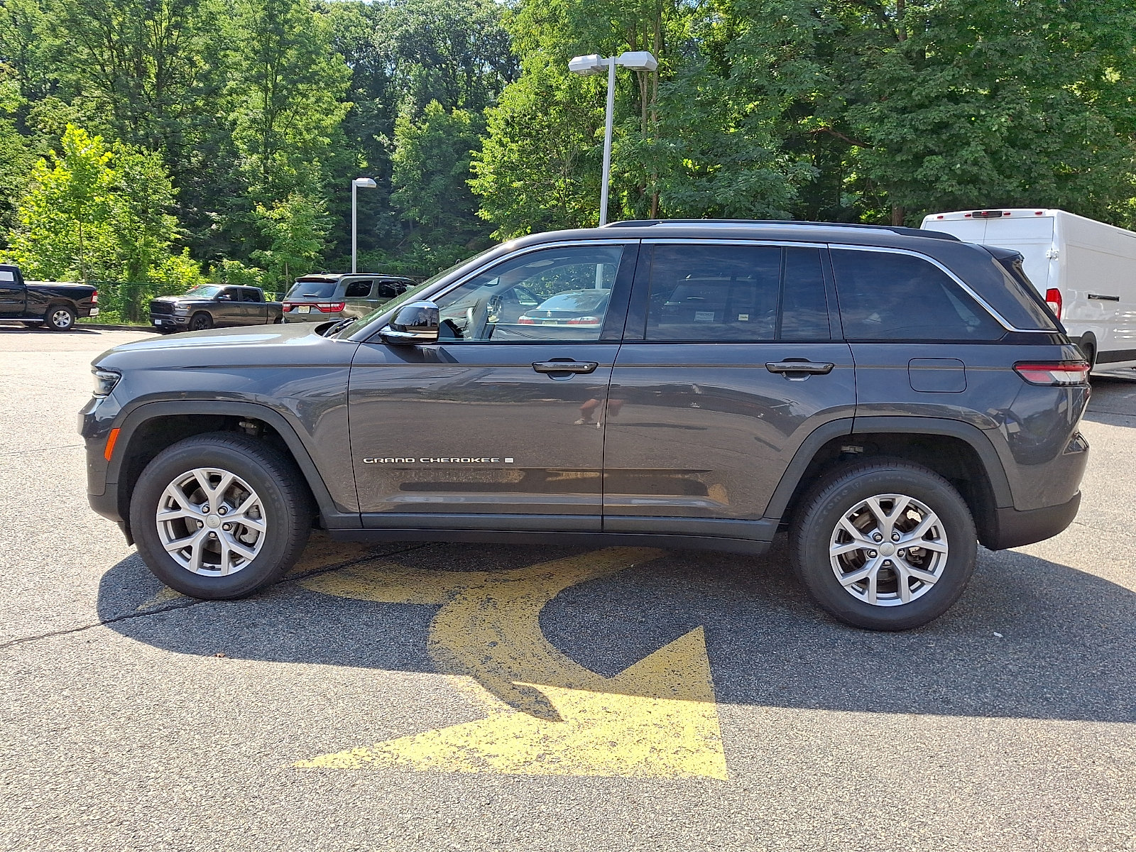 Used 2022 Jeep Grand Cherokee Limited AWD/4WD image 4