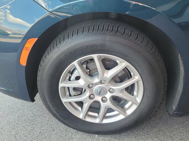 Certified 2024 Chrysler Pacifica Touring-L FWD image 6