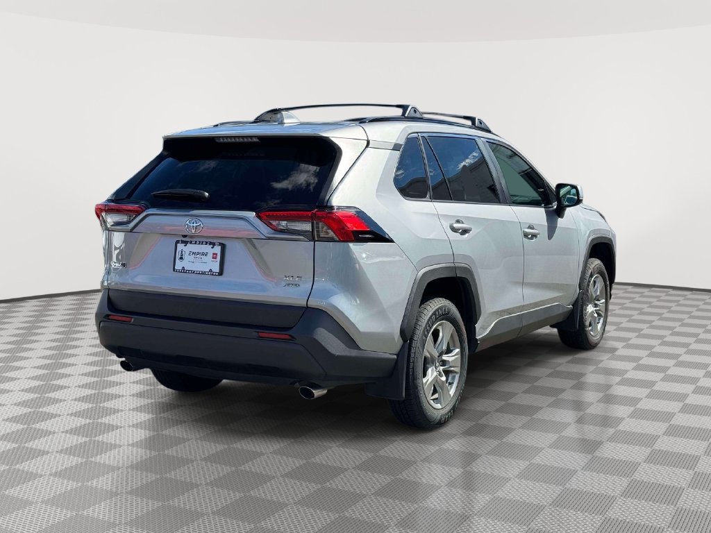 Used 2025 Toyota RAV4 XLE AWD/4WD image 7