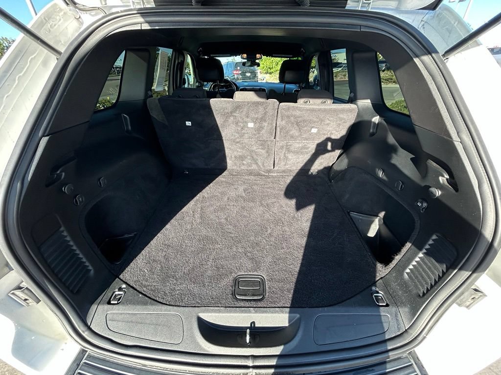 Used 2019 Jeep Grand Cherokee Laredo AWD/4WD image 26