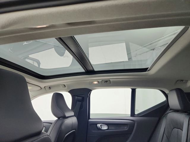 New 2025 Volvo XC40 B5 Core w/ Protection Package Premier image 26