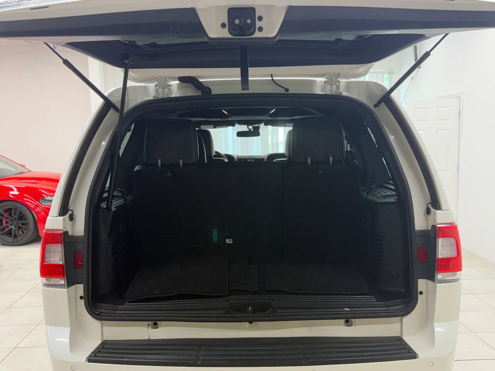 Used 2017 Lincoln Navigator Select AWD/4WD image 18