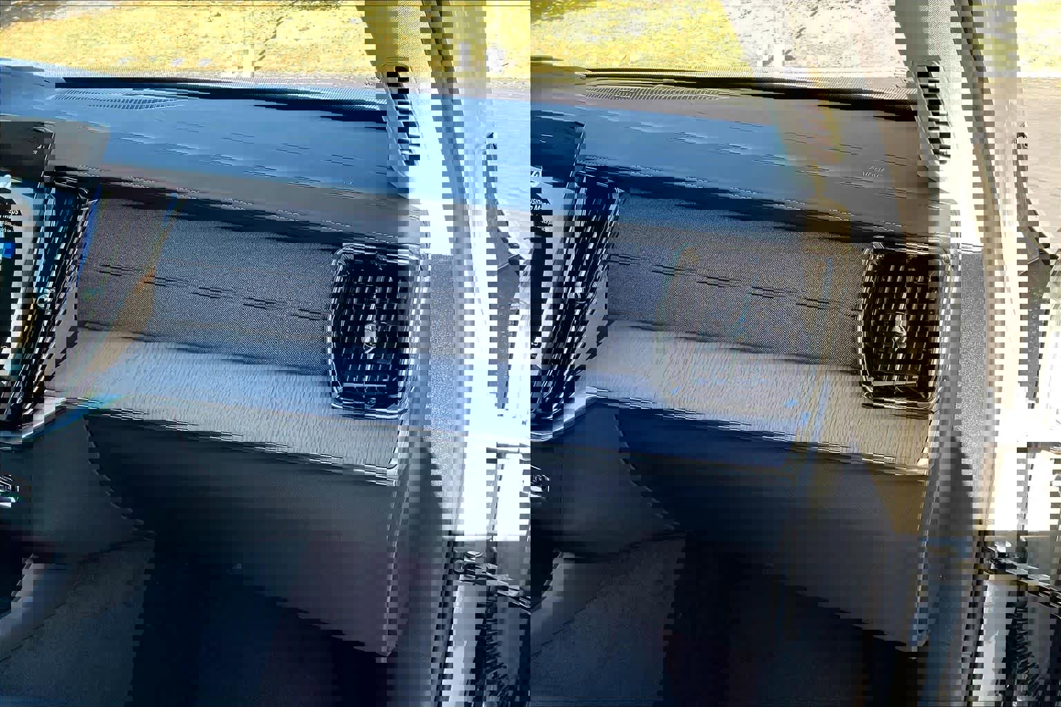 New 2026 Volvo XC90 B6 Ultra w/ Protection Package image 29