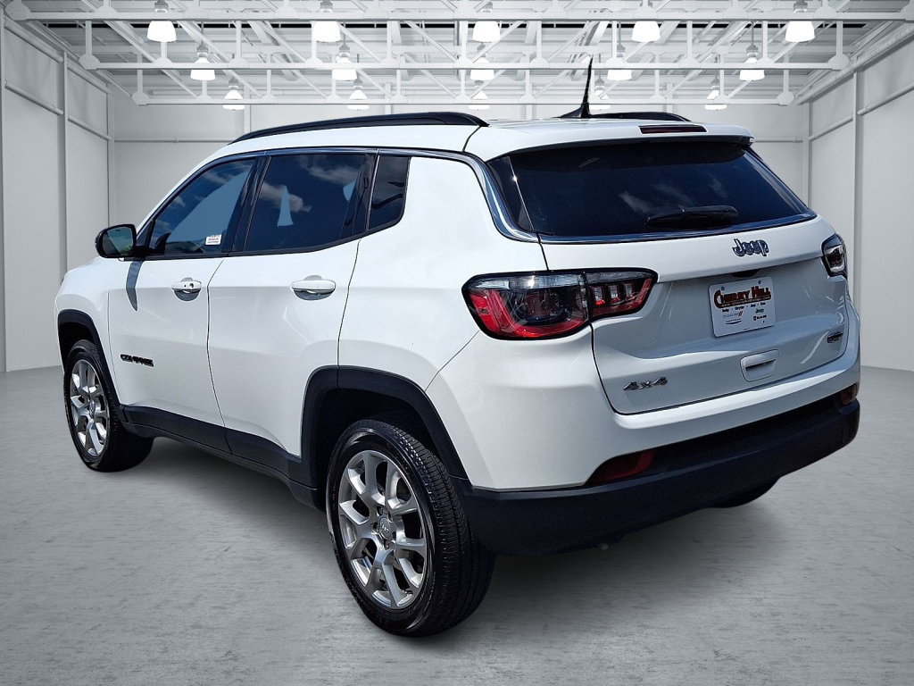Used 2024 Jeep Compass Latitude AWD/4WD image 7