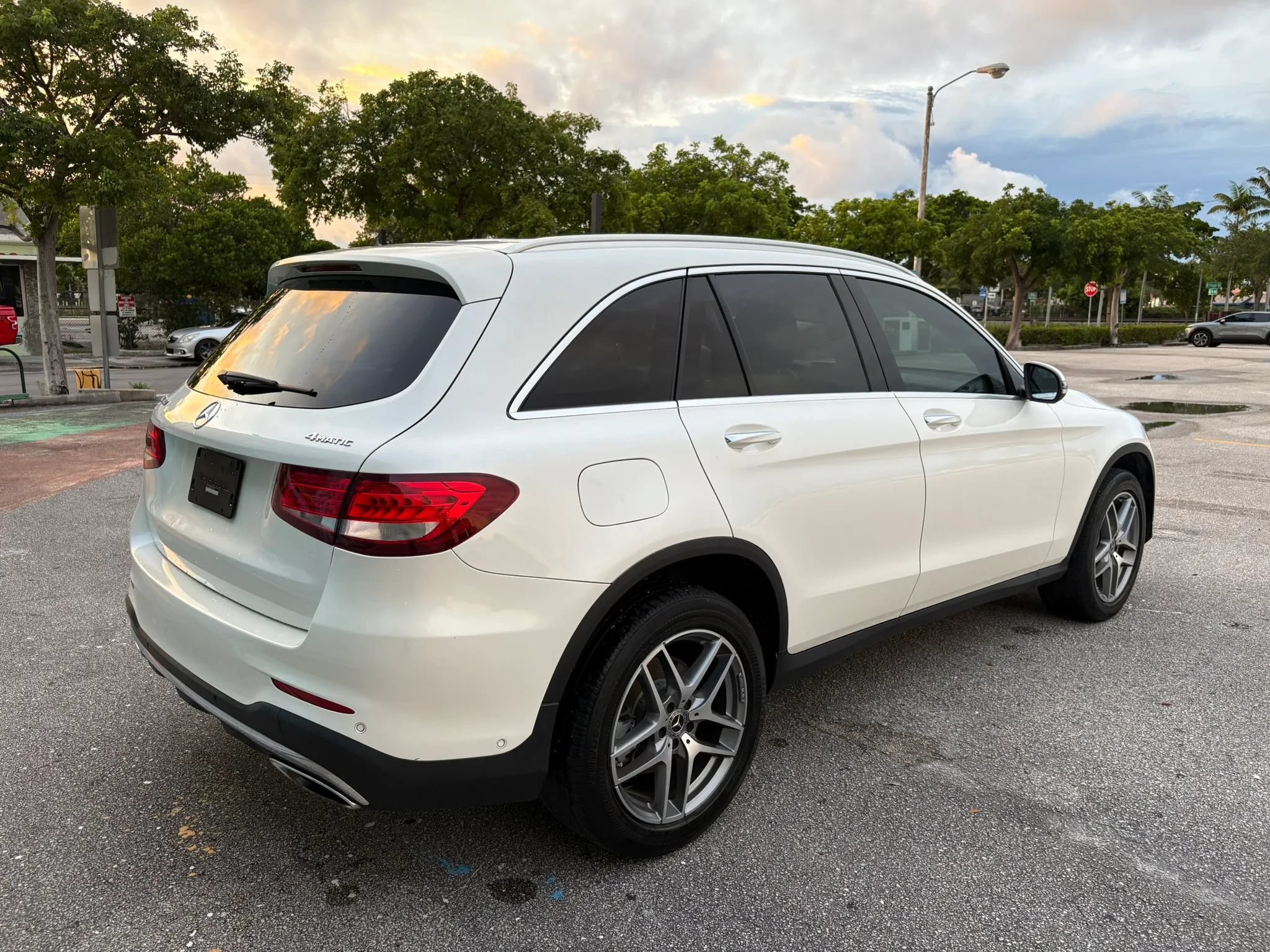 Used 2017 Mercedes-Benz GLC 300 4MATIC image 7