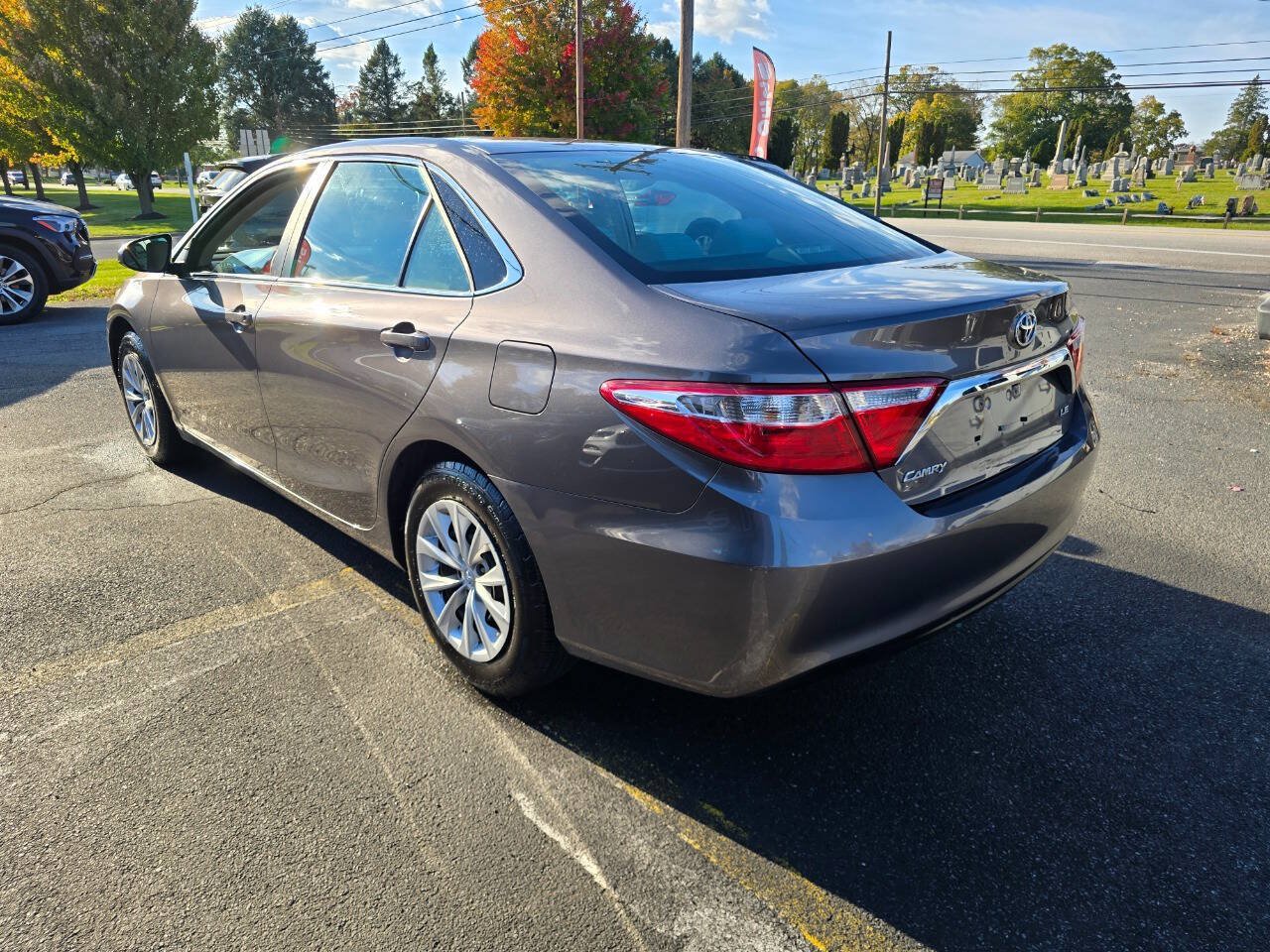 Used 2016 Toyota Camry LE FWD image 5