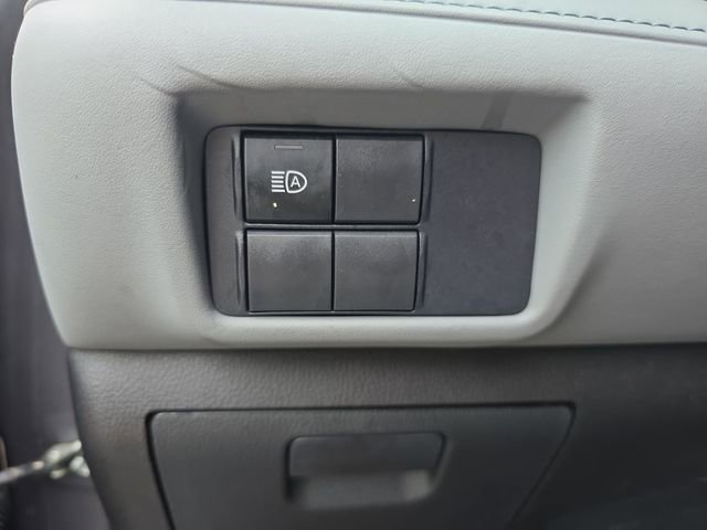 Used 2021 Toyota Highlander L image 39