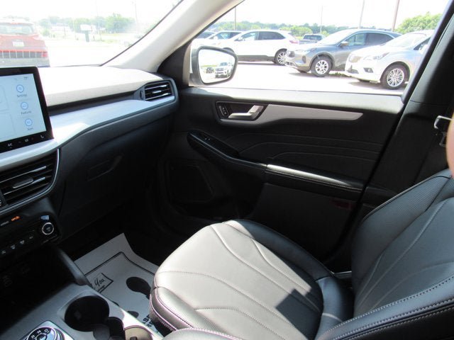Used 2025 Ford Escape Platinum w/ Premium Technology Package AWD/4WD image 27