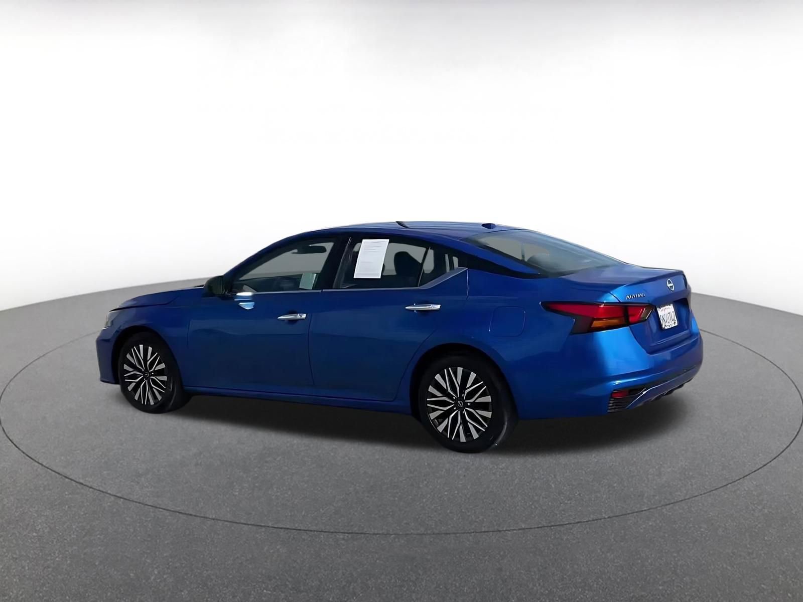Used 2025 Nissan Altima 2.5 SV FWD image 10