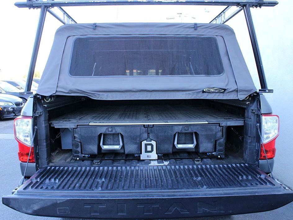 Used 2016 Nissan Titan SL image 8