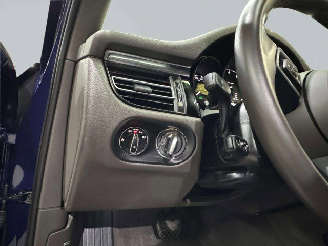 Used 2024 Porsche Macan image 42