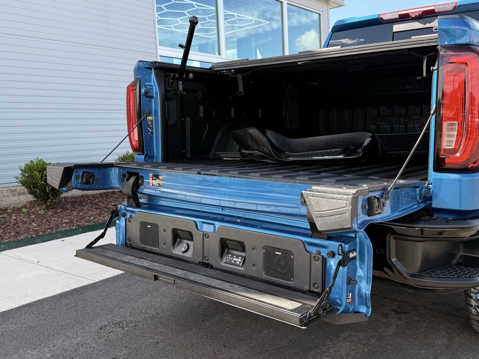 Used 2023 GMC Sierra 1500 AT4X image 25