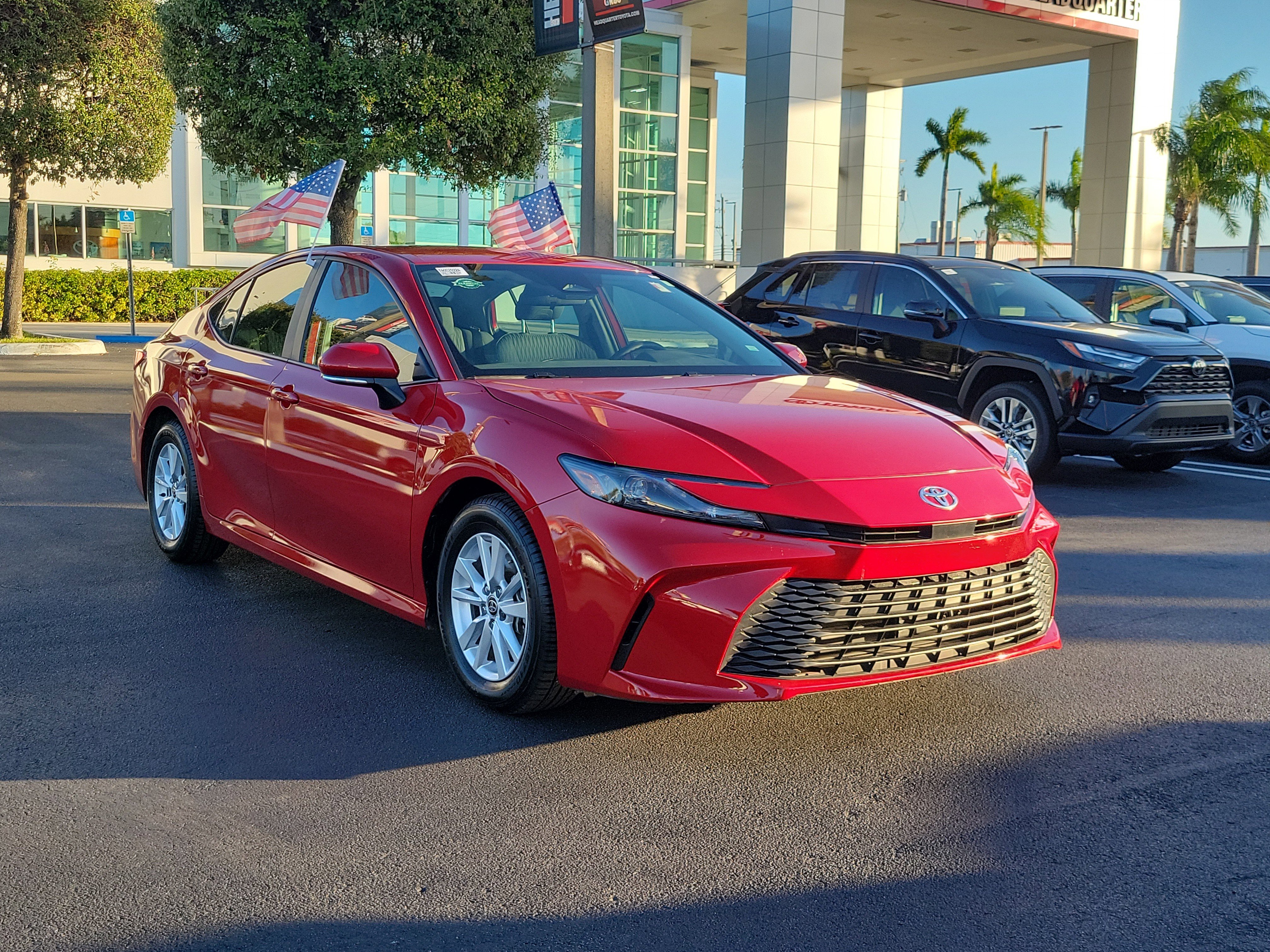 Used 2025 Toyota Camry LE video 2