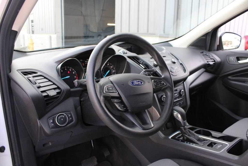 Used 2018 Ford Escape SE FWD image 2