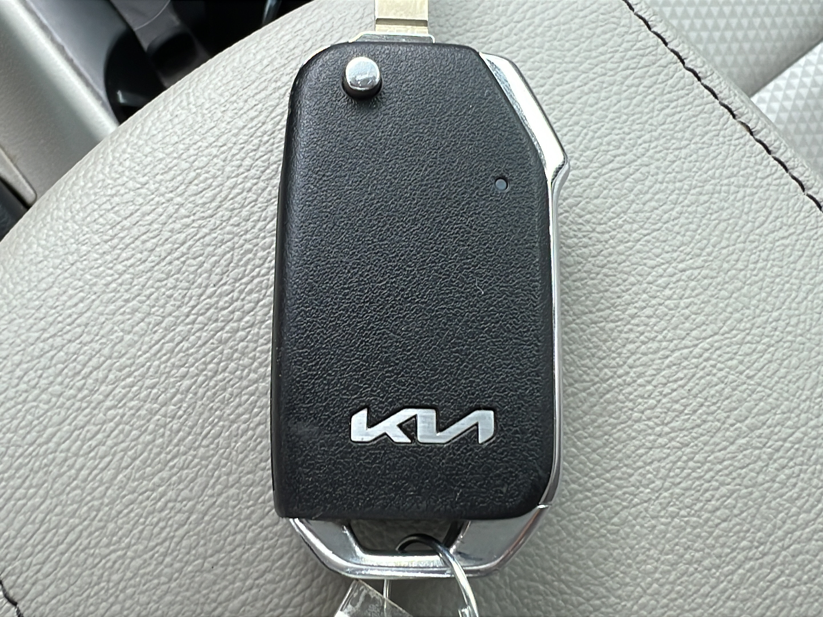 Used 2025 Kia Soul LX FWD image 21