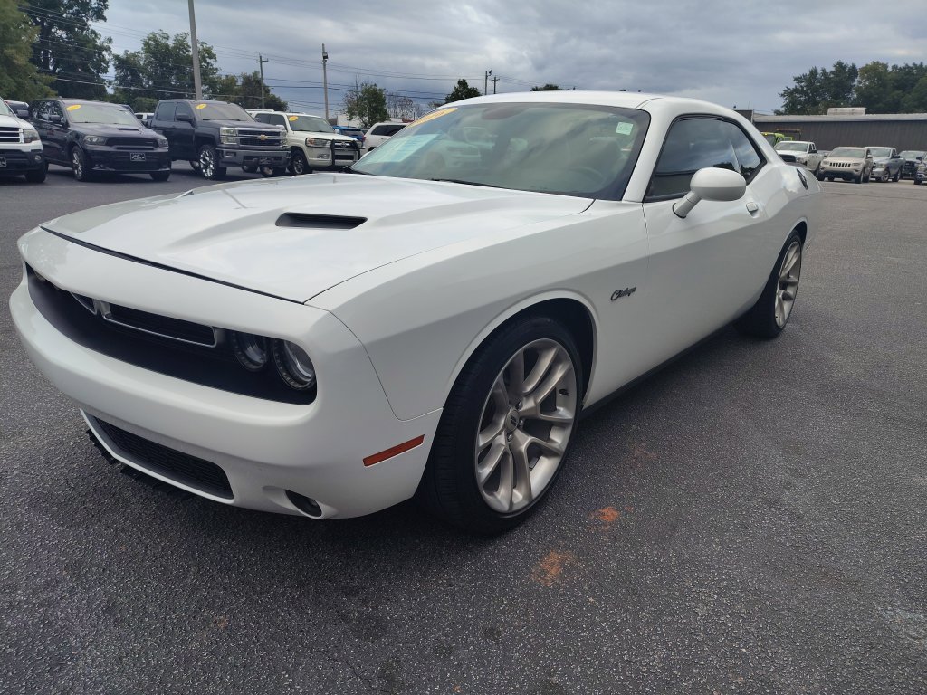 Used 2016 Dodge Challenger SXT Plus RWD image 4