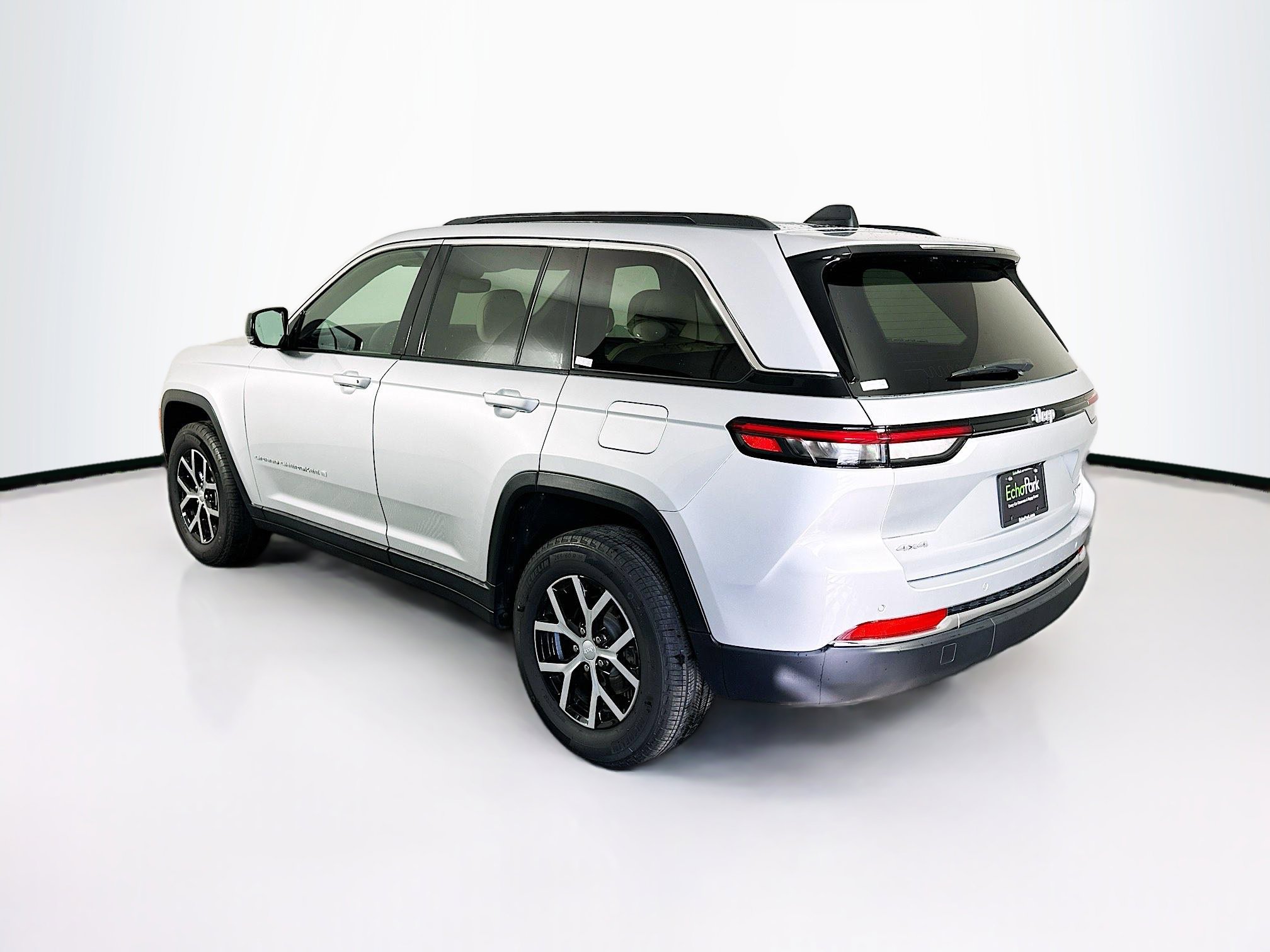 Used 2024 Jeep Grand Cherokee Limited image 5