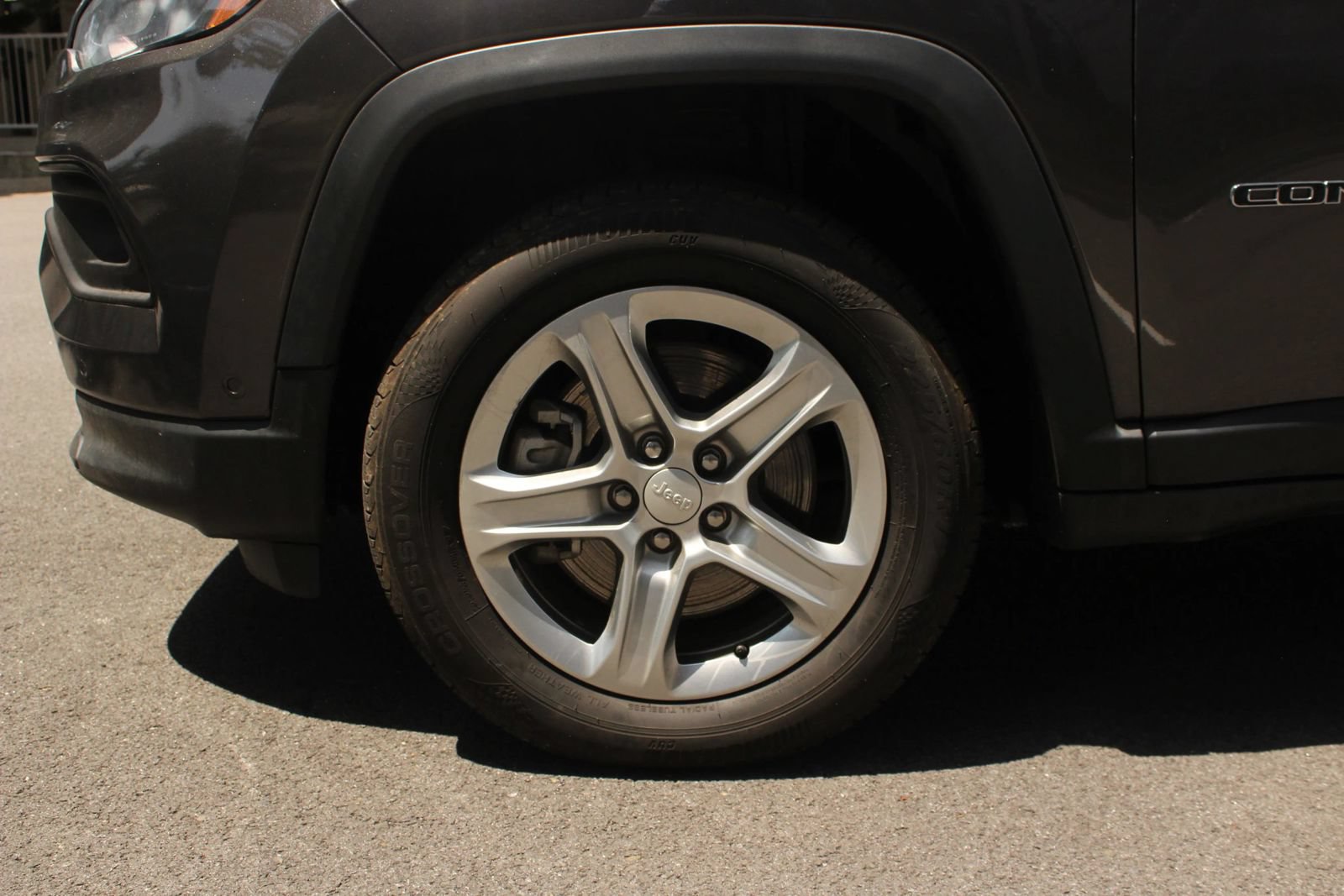Used 2024 Jeep Compass Latitude AWD/4WD image 11