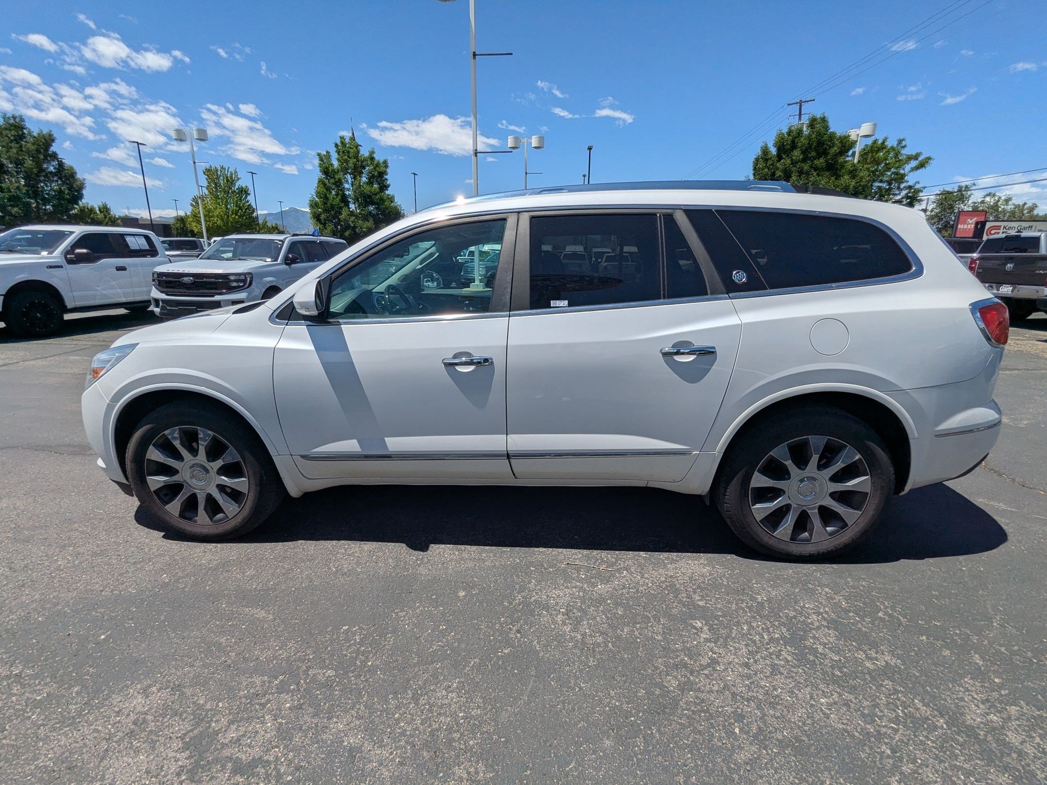 Used 2017 Buick Enclave Premium w/ Experience Buick Package AWD/4WD image 9