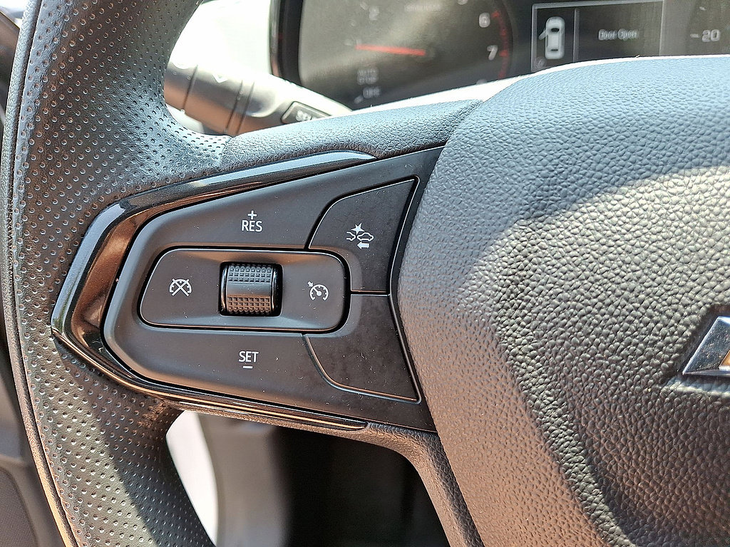 Certified 2024 Chevrolet Trax LS w/ LS Convenience Package FWD image 17