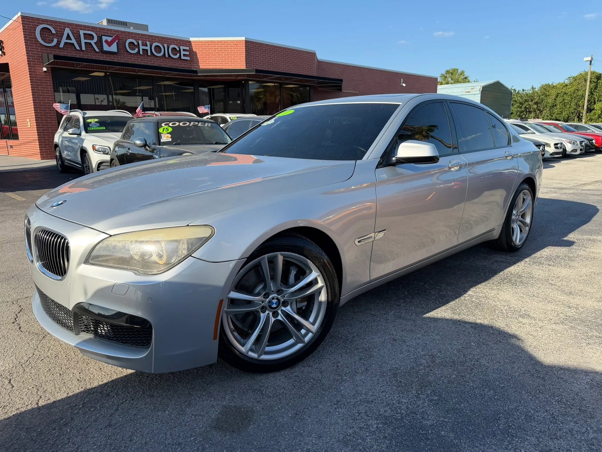 Used 2011 BMW 750i RWD image 1