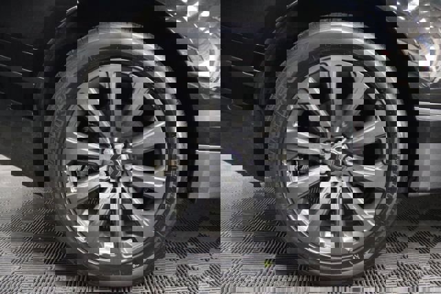 Used 2018 Land Rover Range Rover Velar R-Dynamic SE image 5