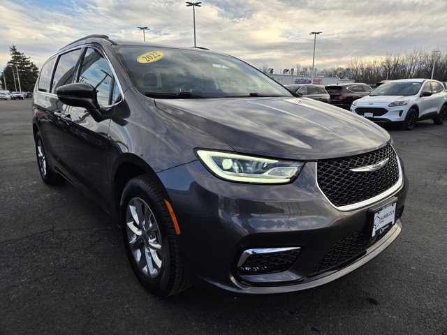 Used 2022 Chrysler Pacifica Touring-L image 1