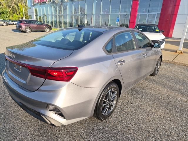 Used 2024 Kia Forte LXS w/ LXS Technology Package FWD image 8
