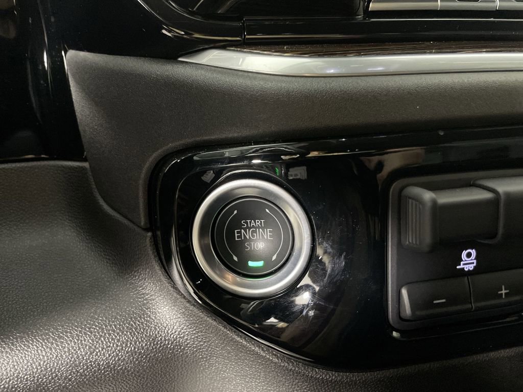 Used 2025 GMC Sierra 1500 SLE image 16