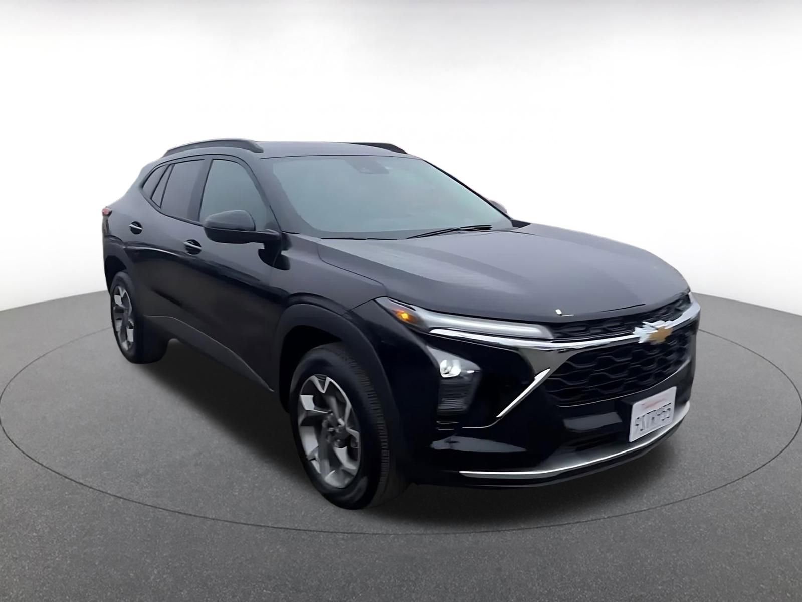 Used 2025 Chevrolet Trax LT image 3