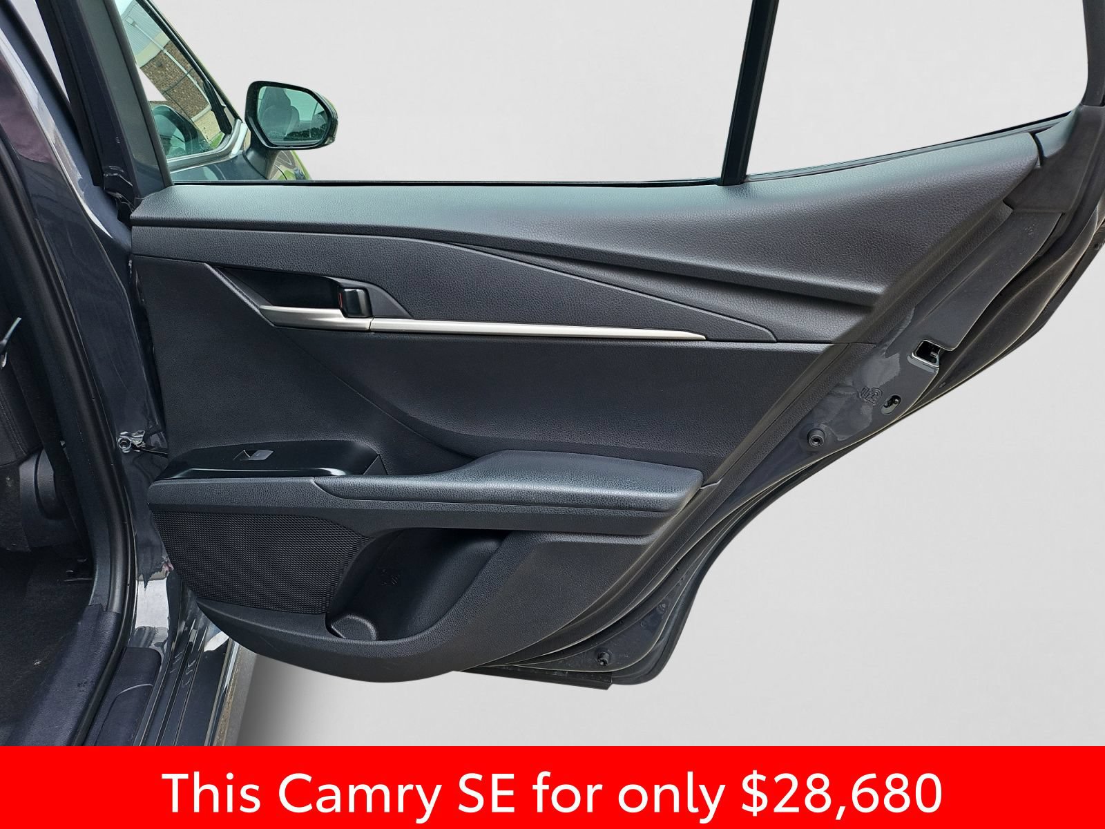Used 2025 Toyota Camry SE FWD image 37
