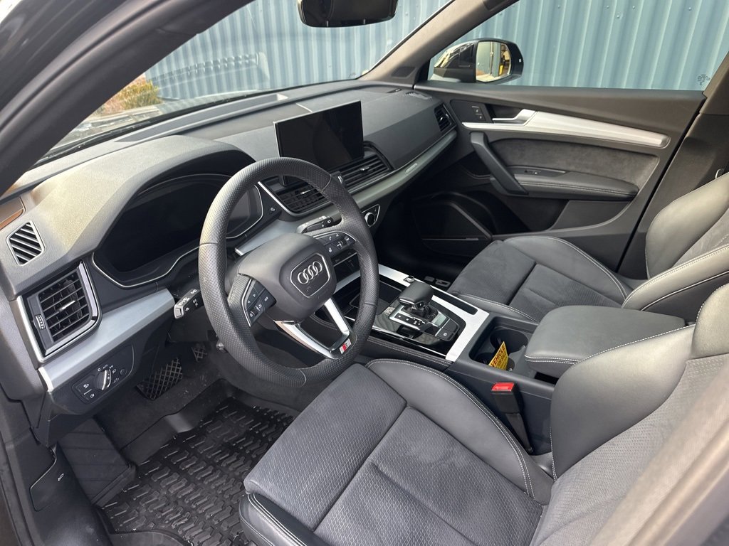Used 2024 Audi Q5 e Premium Plus w/ Premium Plus Package image 13