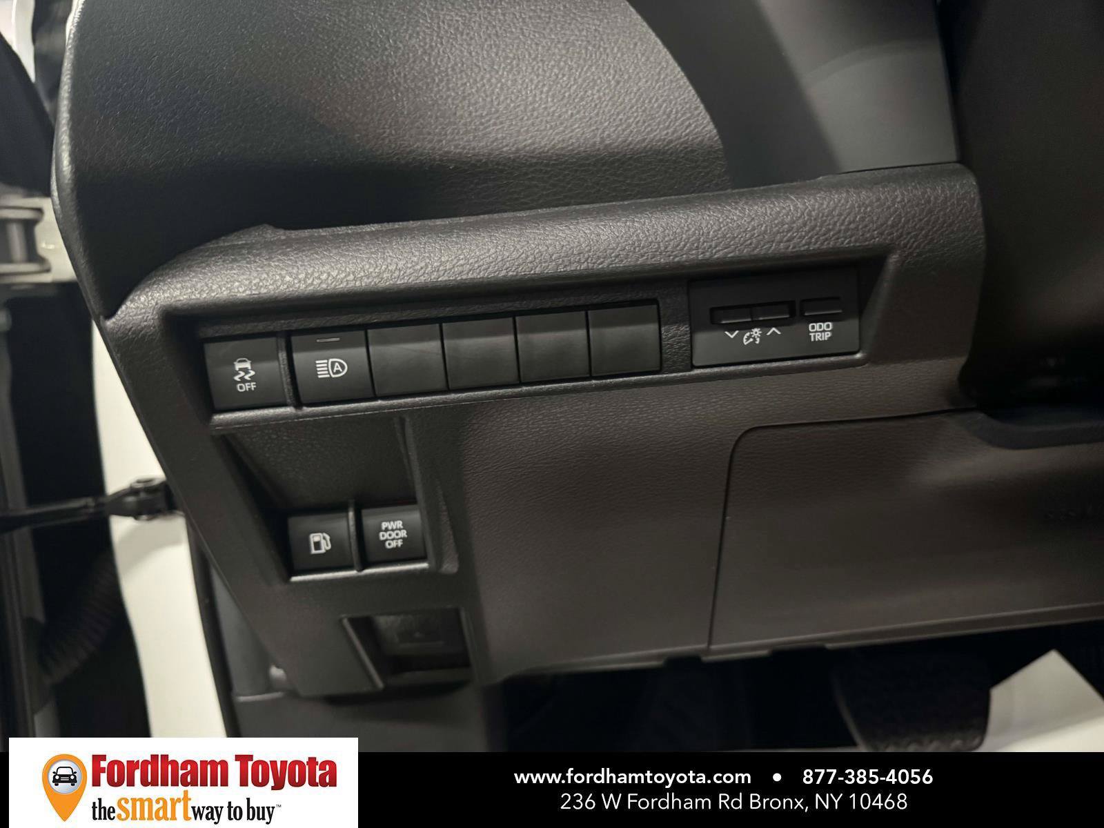 Used 2025 Toyota Sienna XSE w/ XSE Premium Package AWD/4WD image 21