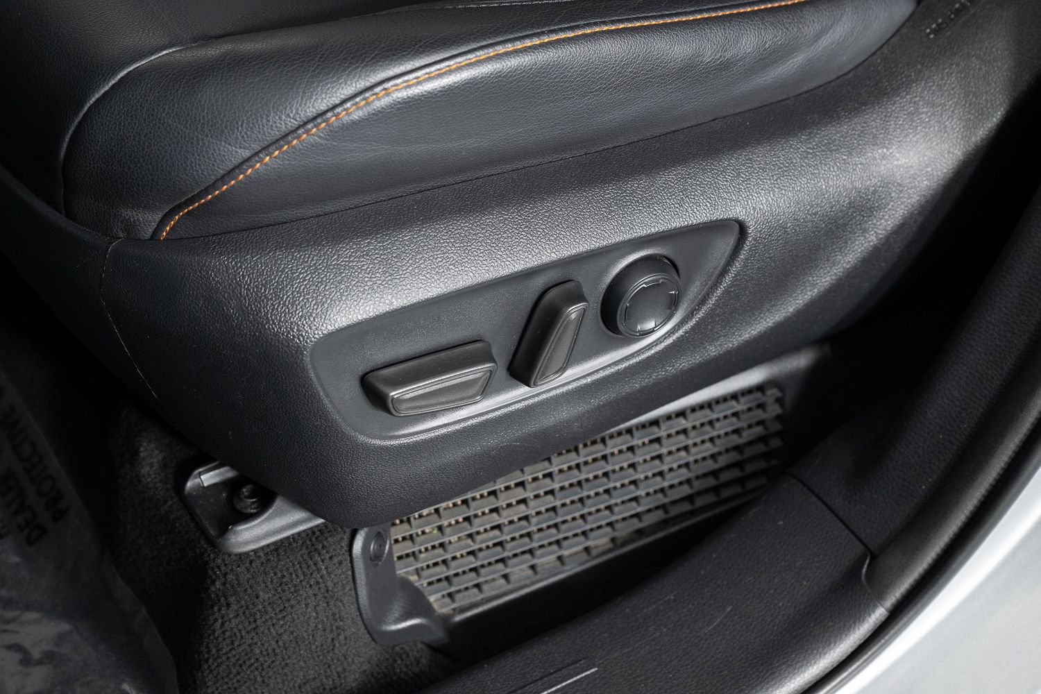 Used 2022 Toyota Sienna XSE image 17