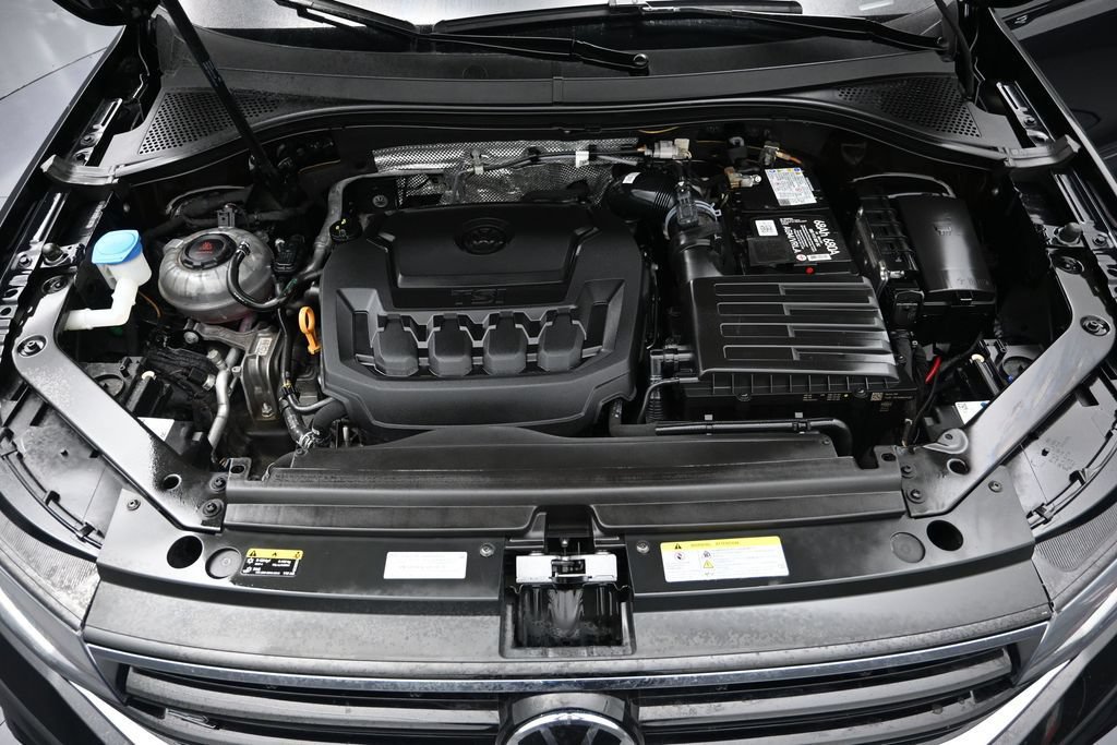 Used 2023 Volkswagen Tiguan SE R-Line FWD image 17