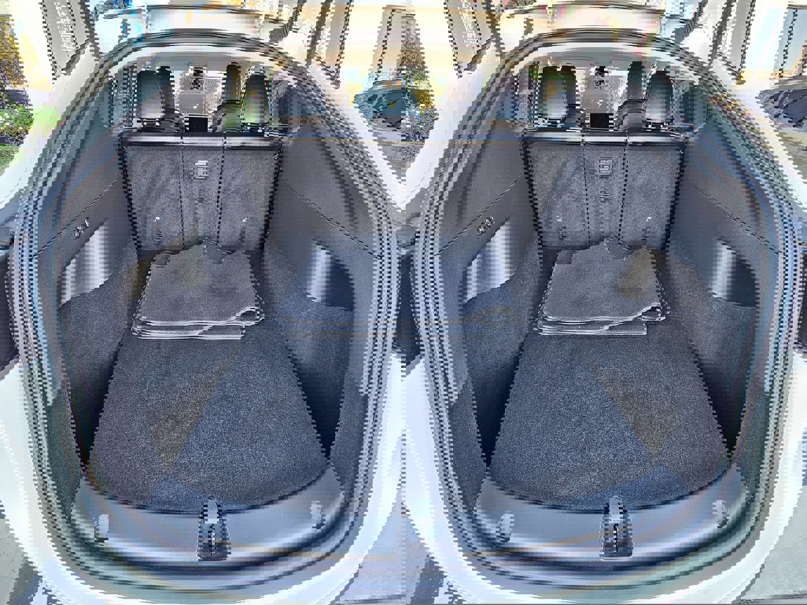 Used 2022 Tesla Model Y Long Range image 29