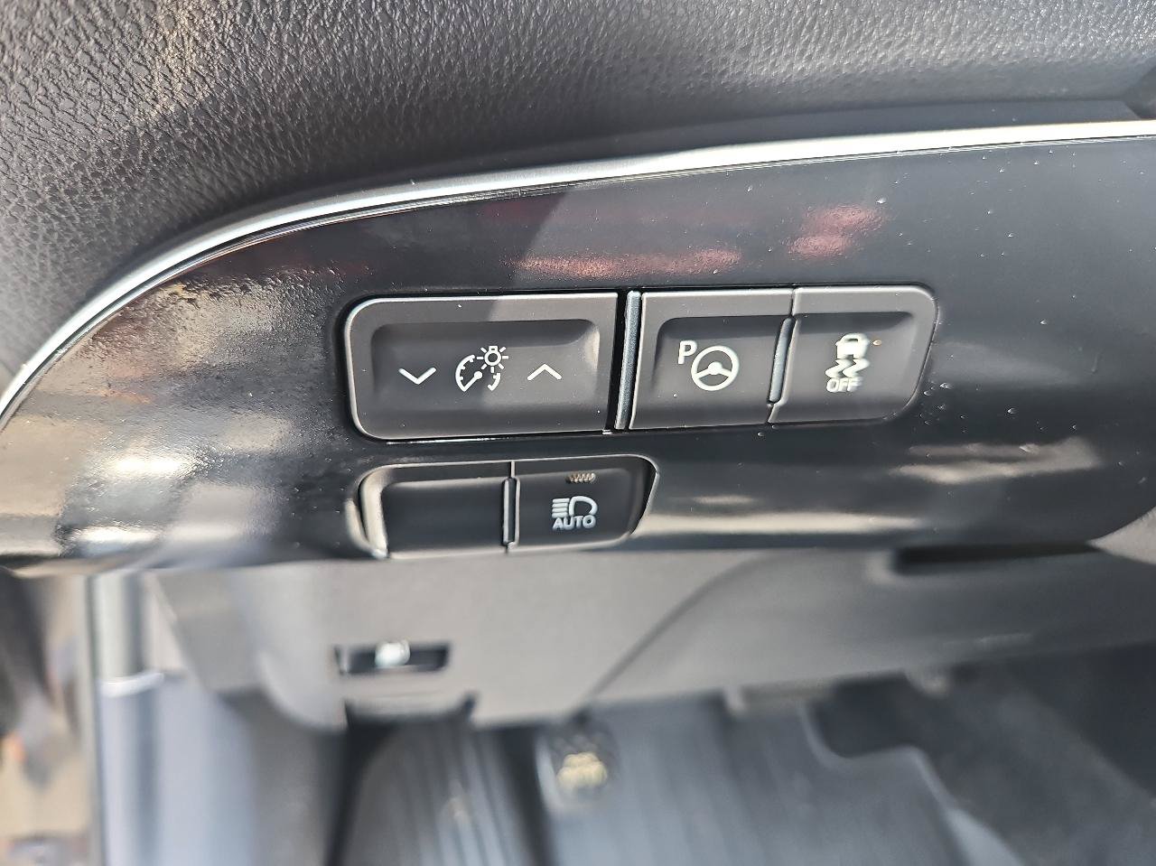 Used 2017 Toyota Prius Three Touring FWD image 24
