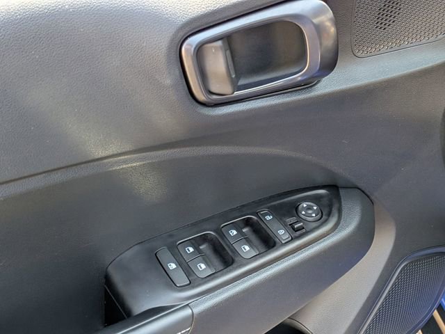 Used 2025 Hyundai Venue Limited image 9