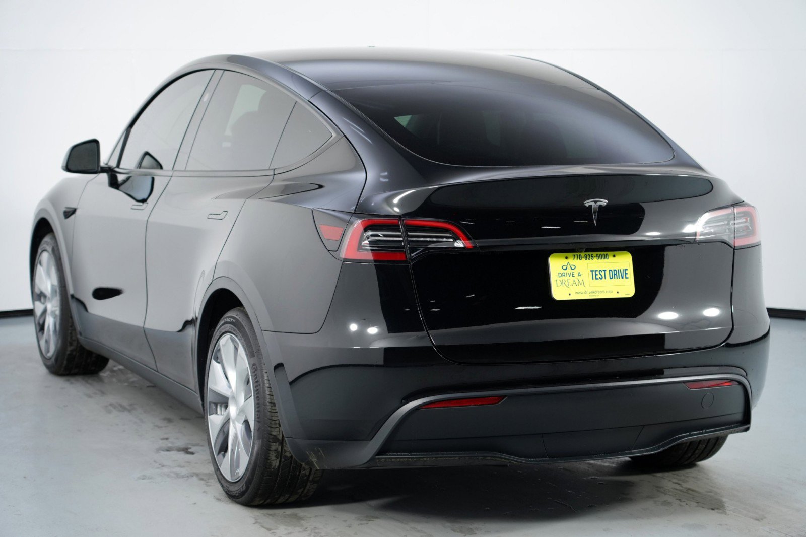 Used 2024 Tesla Model Y 2WD image 50