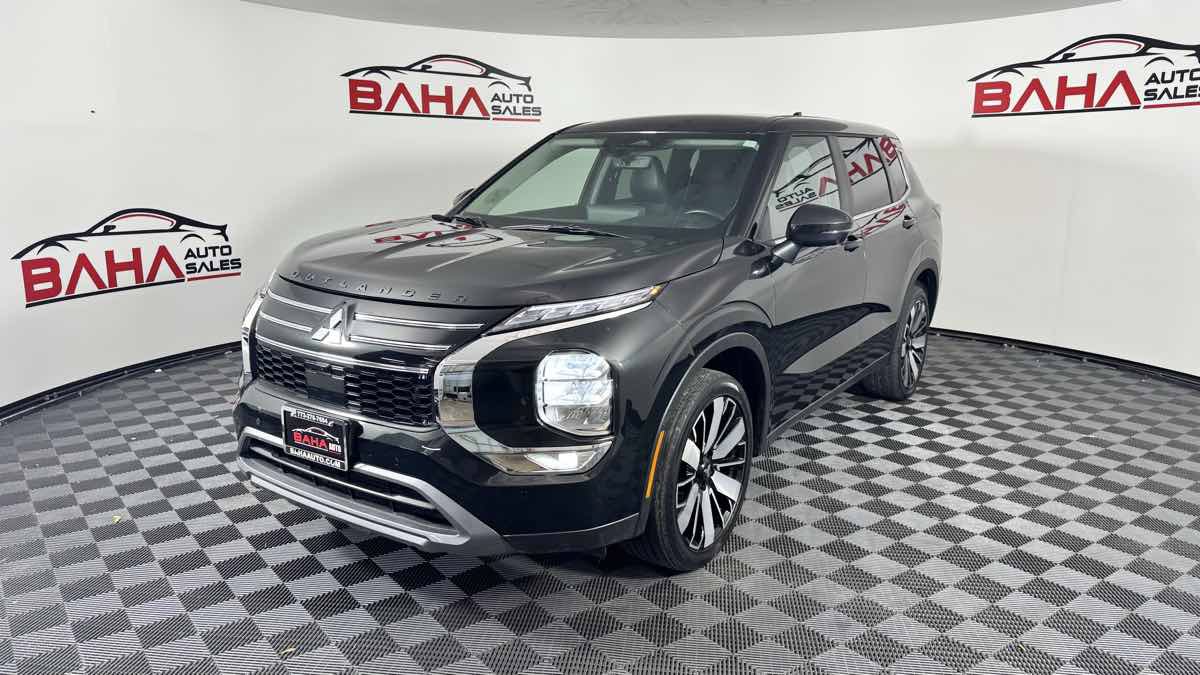 Used 2025 Mitsubishi Outlander SE FWD image 3