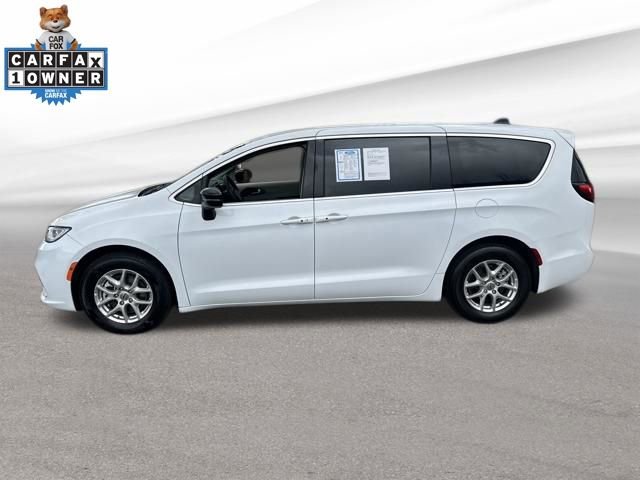 Used 2024 Chrysler Pacifica Touring-L image 5